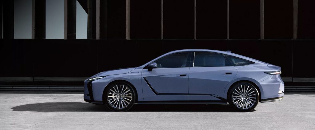 Lexus-ESV side angle