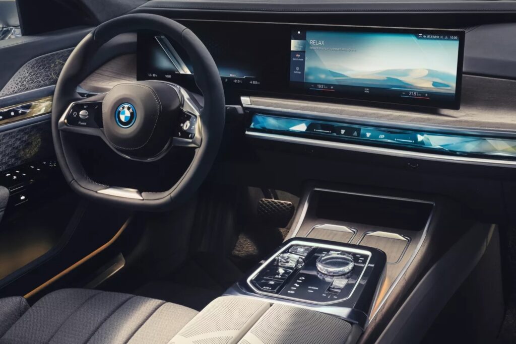 BMW i7 
