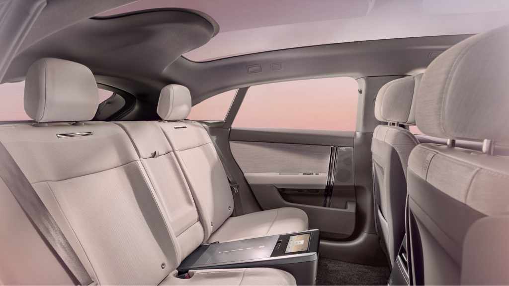 Range Rover_GT_INTERIOR_REAR-SEATS_